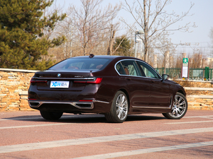 2019740Li xDrive  Ab w^
