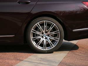 2019740Li xDrive  Ab ^