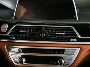 2019Ŀ 740Li xDrive  Ab {L