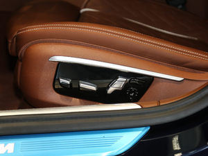 2019款改款 740Li xDrive 行政型 M运动套装 主驾驶座椅调节