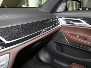 2019Ŀ 740Li I M\b g