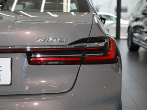 2019Ŀ 740Li  װ β