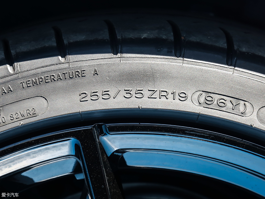 2019RZ4 sDrive 25i M\ҹb