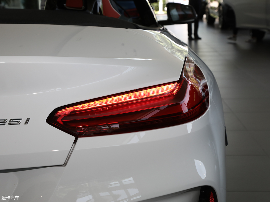 2019RZ4 sDrive 25i M\ҹb