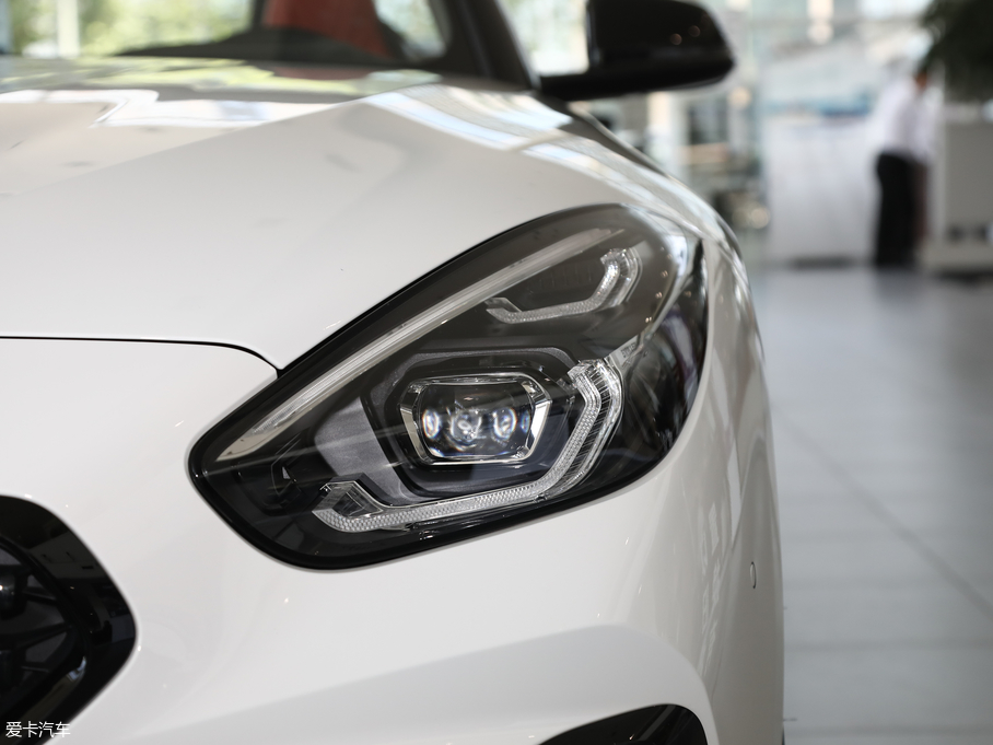 2019RZ4 sDrive 25i M\ҹb