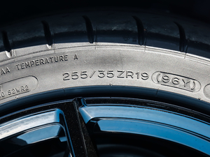 2019sDrive 25i M\ҹb ݆̥ߴ