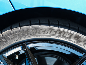 2019sDrive 25i M\ҹb ݆̥Ʒ