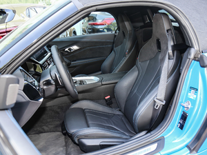 2019sDrive 25i M\ҹb {