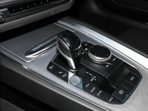 2019sDrive 25i M\ҹb QU