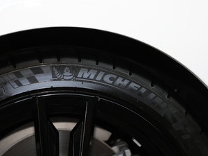 2019sDrive 25i M\ҹb ^