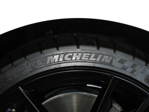 2019sDrive 25i M\ҹb ^