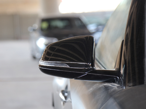 2019sDrive 25i y˪ ^