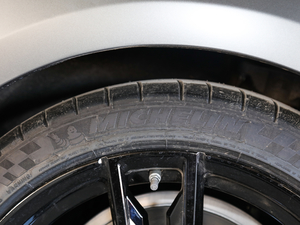 2019sDrive 25i y˪ ݆̥Ʒ