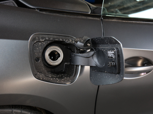 2019sDrive 25i y˪ ^