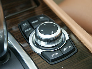 2009款750Li 领先版 中控区