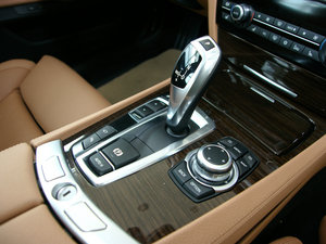 2009款750Li 领先版 中控区