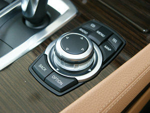 2009款750Li 领先版 中控区
