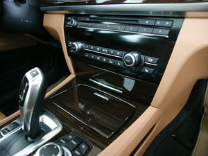 2009款750Li 领先版 中控区
