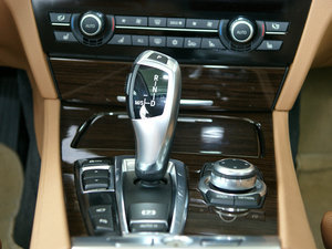2009款750Li 领先版 中控区