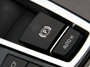 2009款750Li 豪华版 驻车制动器