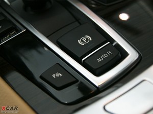 2009款730Li 领先版 驻车制动器