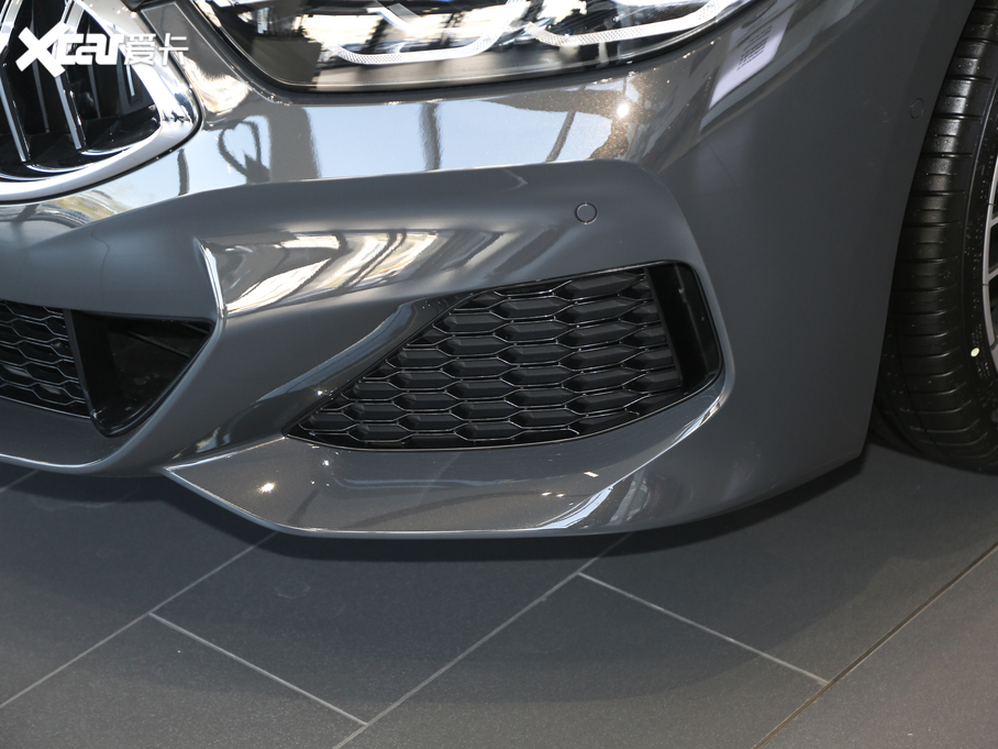 2019��R8ϵ���T 840i xDrive ���T�I��܇ M�\�����b