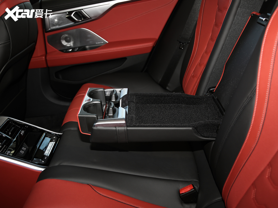 2019��R8ϵ���T 840i xDrive ���T�I��܇ M�\�����b