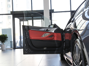 2019840i xDrive TI܇ M\b {λ܇T