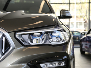 2020xDrive40i  M\b ^