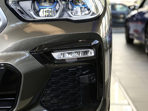 2020xDrive40i  M\b ^