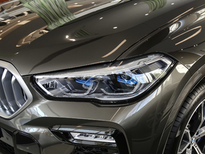 2020xDrive40i  M\b ^