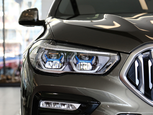 2020xDrive40i  M\b ^