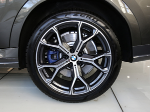 2020xDrive40i  M\b ^