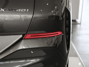 2020xDrive40i  M\b ^