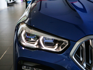 2020xDrive40i  M\b ^