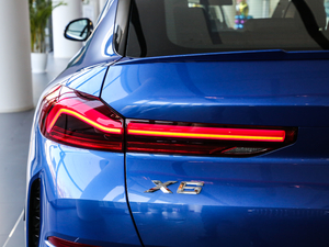 2020xDrive40i  M\b ^