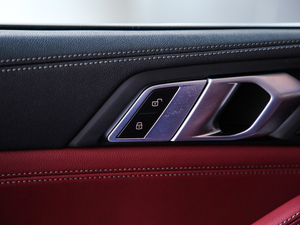 2020xDrive40i  M\b g