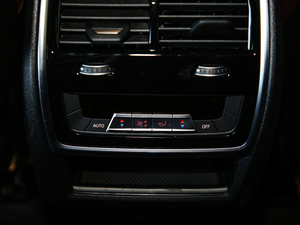 2020xDrive40i  M\b g