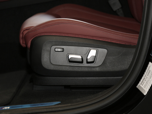 2020xDrive30i M\b {{