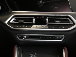 2020xDrive30i M\b {{