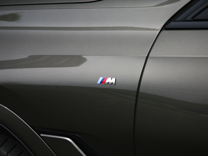 2020xDrive40i  M\b ^