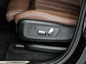 2020xDrive30i M\b {{