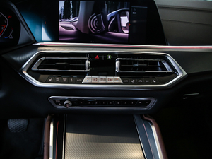 2020xDrive30i M\b {{