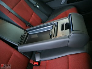2009款xDrive 2.5i 领先版 后排中央扶手