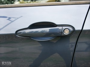 2010款sDrive 18i 主驾门拉手