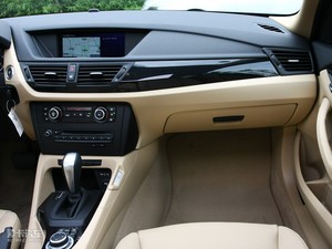 2010款sDrive 18i 中控区