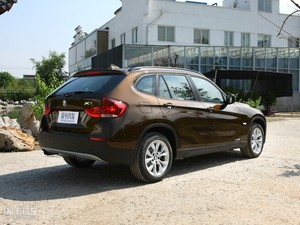2010款xDrive 25i 左后45度