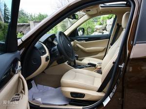 2010款xDrive 25i 前排空间