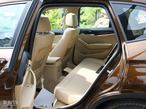 2010款xDrive 25i 后排空间