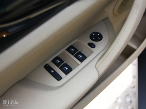 2010款xDrive 25i 主驾车窗控制区	